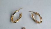 Pure ITALY 750 complete 18karat Gold Earring set Curve design